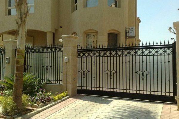 Ferforje Raylı Kapılar