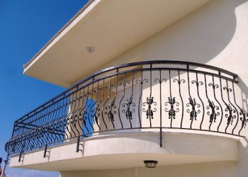 Balkonlarda Ferforje Şıklığı: Dayanıklılık ve Estetiği Birleştirin